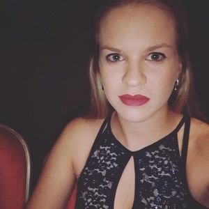 Meet your Posher, Cassandra